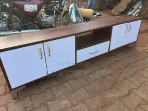 Lucky TV Table