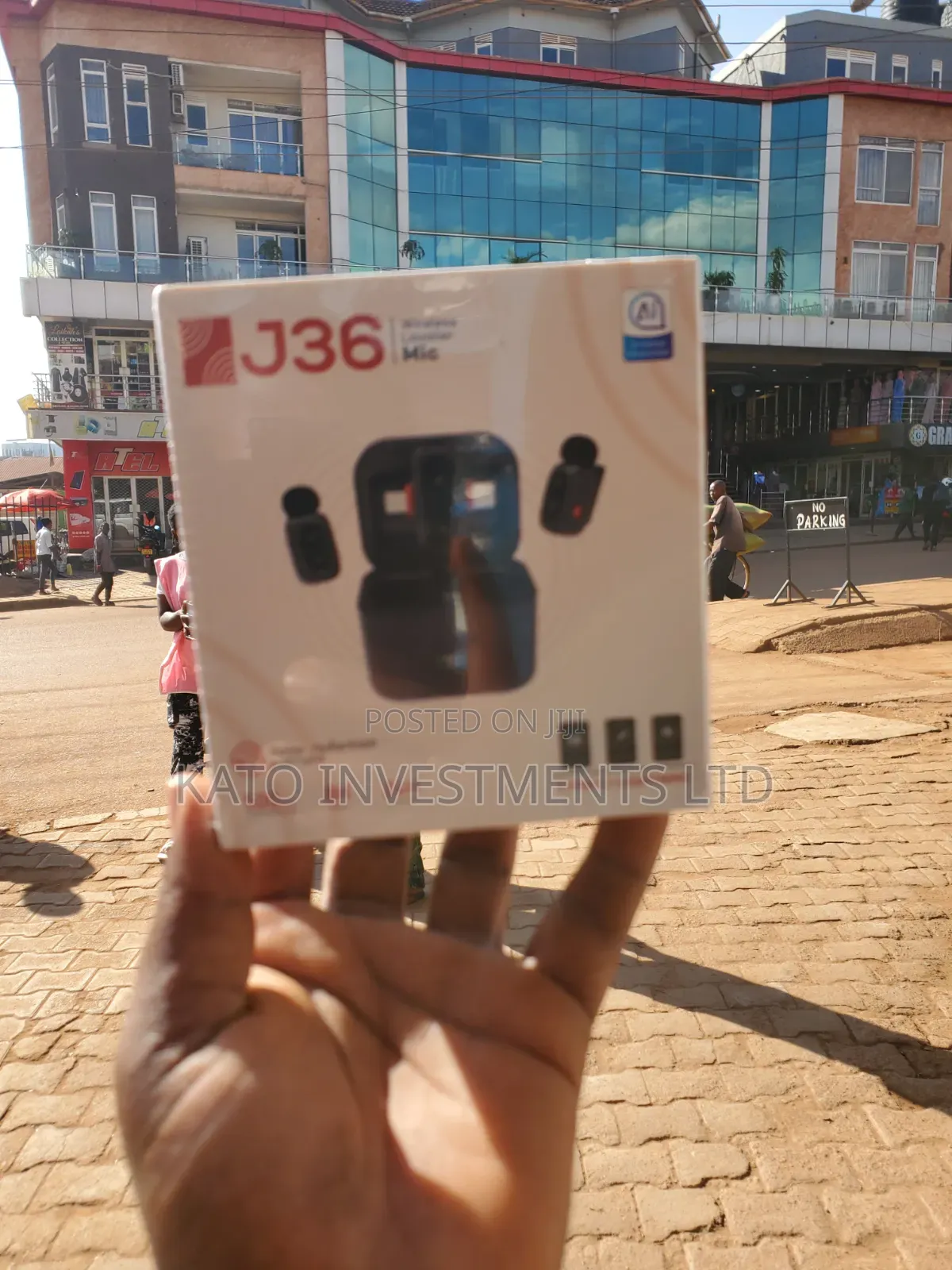 J36 Wireless Lavalier Mic, a Plug-and-Play Dual Wireless Microphone