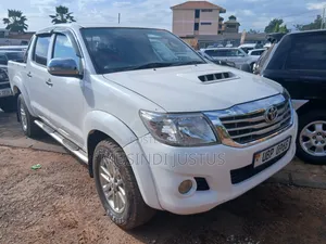 Toyota Hilux 2011 White