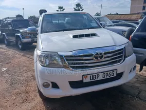 Toyota Hilux 2011 White
