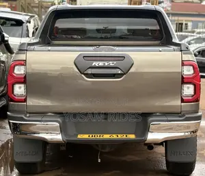 Toyota Hilux Revo Double Cab Deisel 2.8 AWD 2018 Green