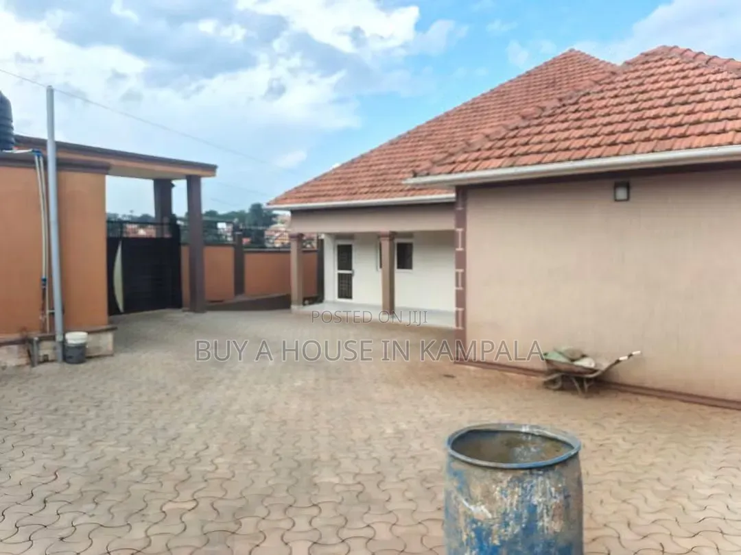 4bdrm Bungalow in Mbalwa Estate, Kira for sale