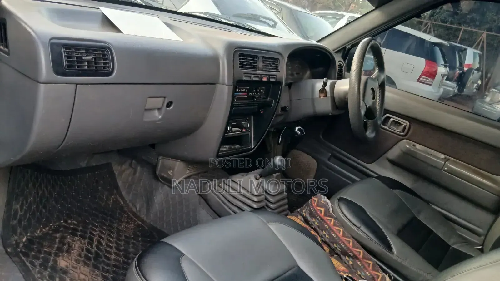 Nissan Hardbody 2005 White