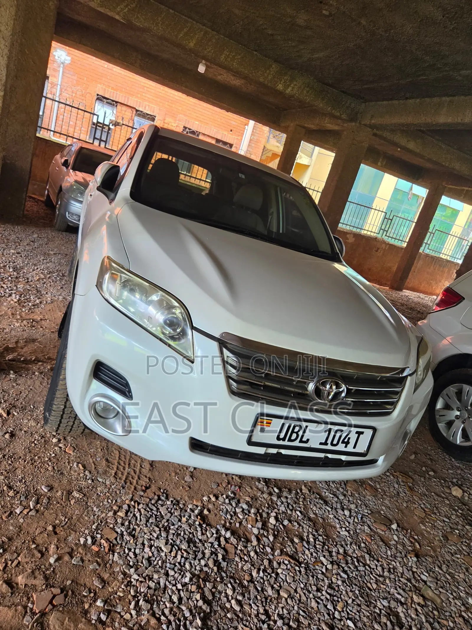 Toyota Vanguard 2008 White