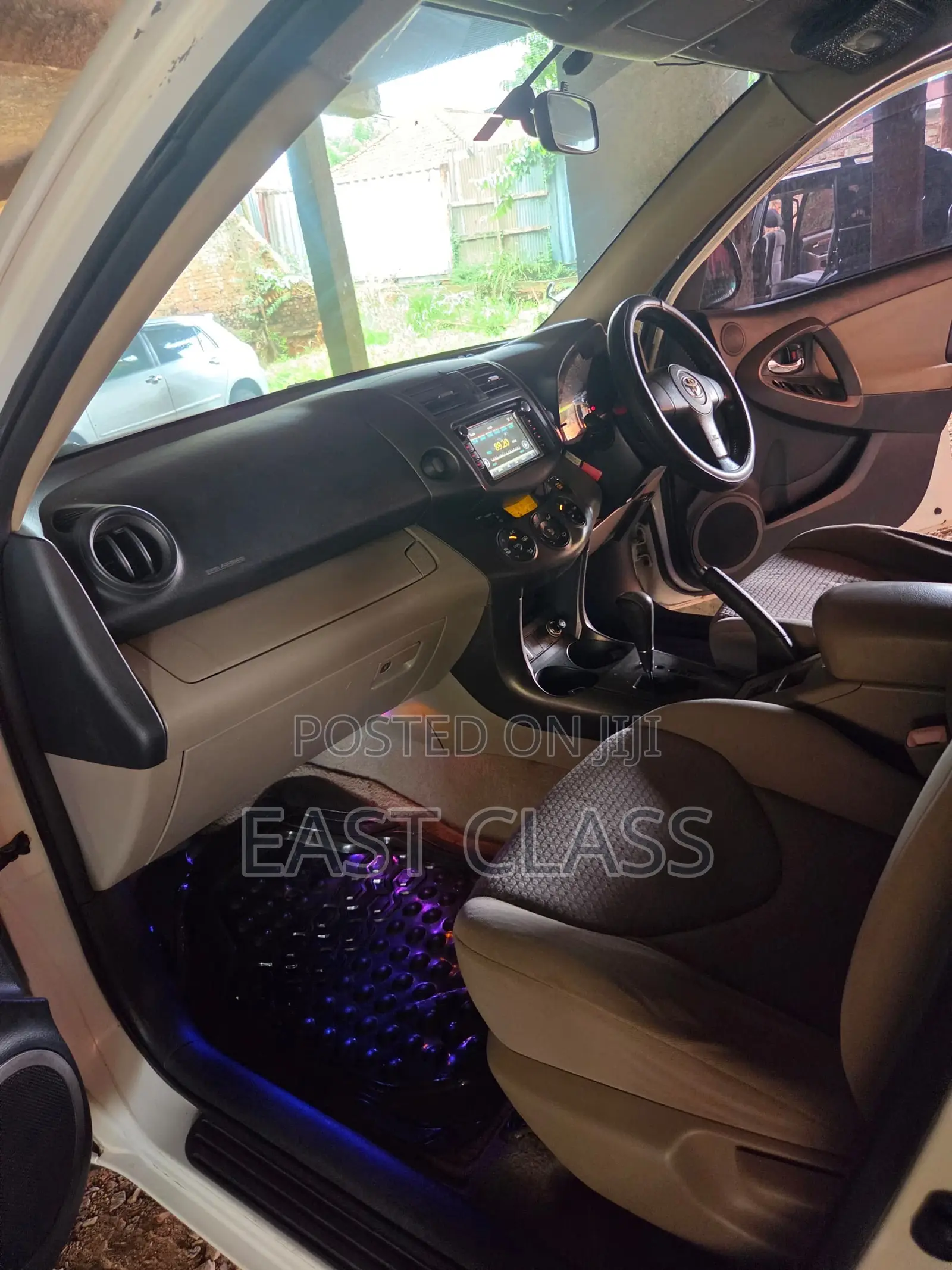 Toyota Vanguard 2008 White