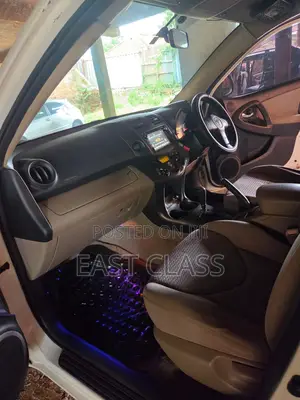 Toyota Vanguard 2008 White