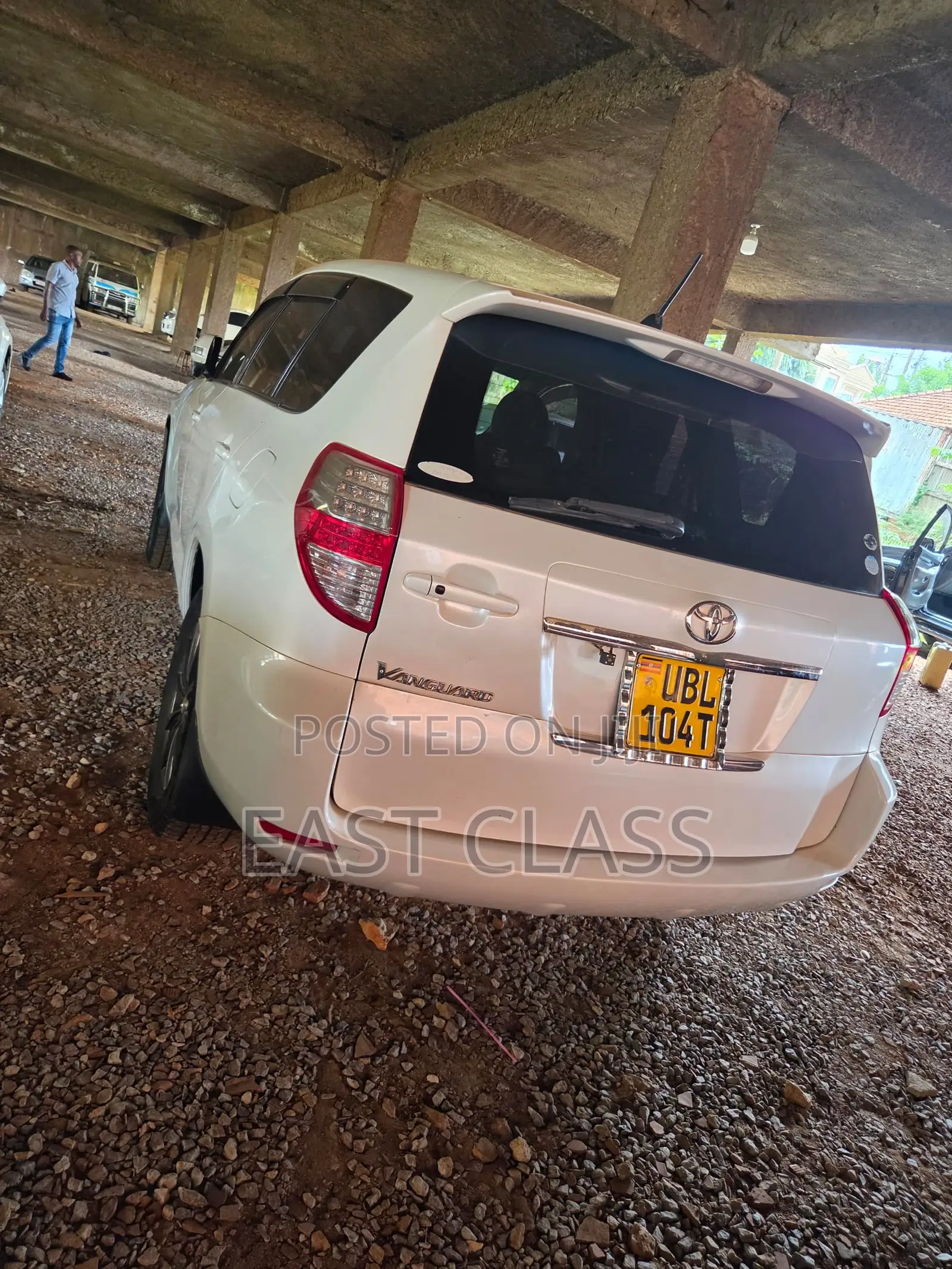 Toyota Vanguard 2008 White