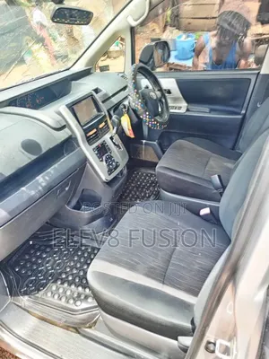 Toyota Noah 2010 Silver