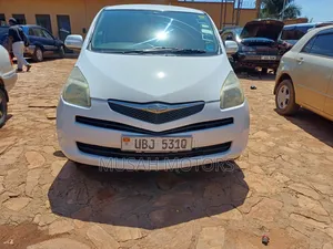 Toyota Ractis 2009 White