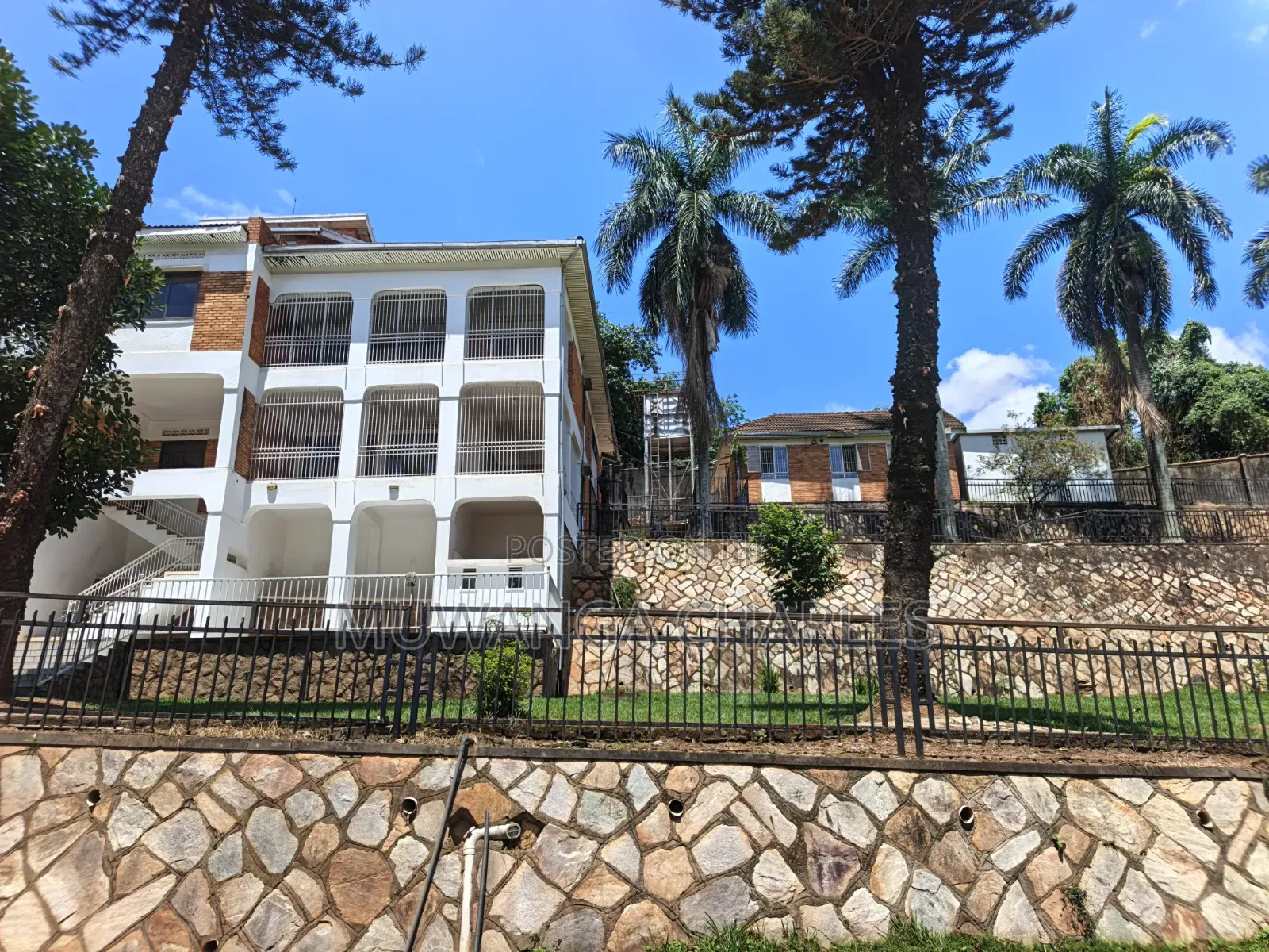 8bdrm Duplex in Fs Properties Ltd, Central Division for rent