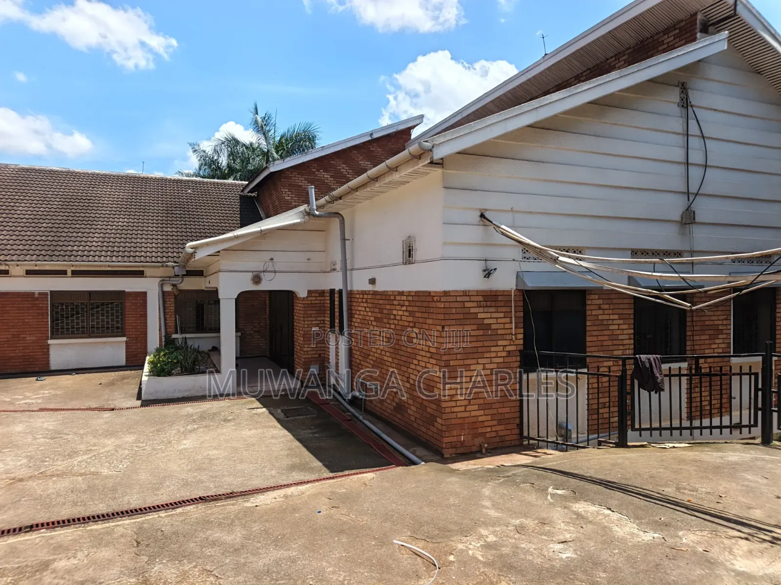 8bdrm Duplex in Fs Properties Ltd, Central Division for rent
