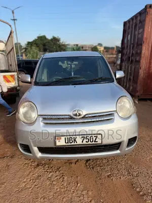Toyota Sienta 1.5 FWD 2008 Silver
