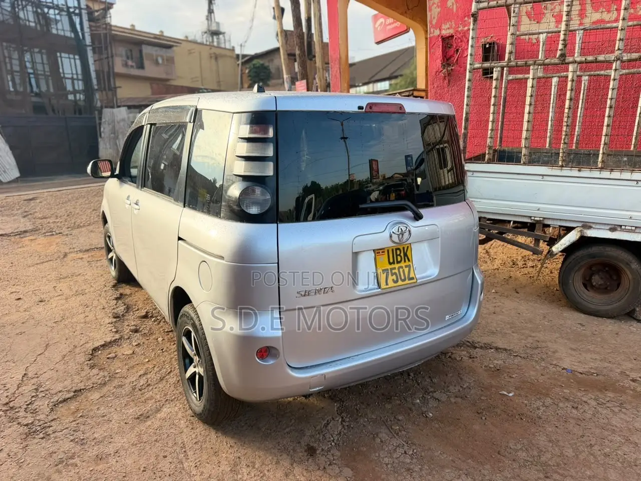 Toyota Sienta 1.5 FWD 2008 Silver