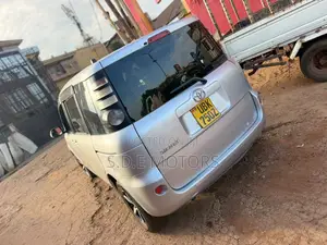 Toyota Sienta 1.5 FWD 2008 Silver