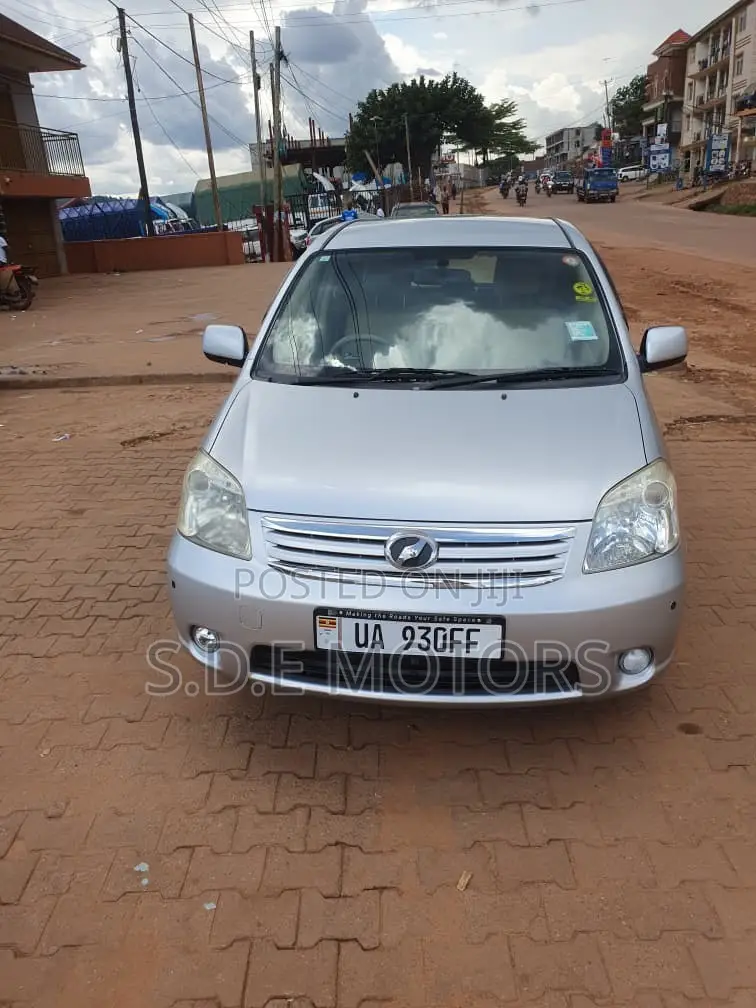 Toyota Raum 1.5 FWD 2008 Silver