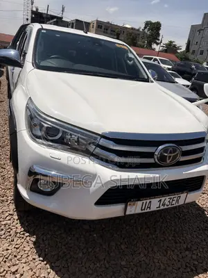 Toyota Hilux Revo Double Cab Deisel 2.4 AWD 2018 White