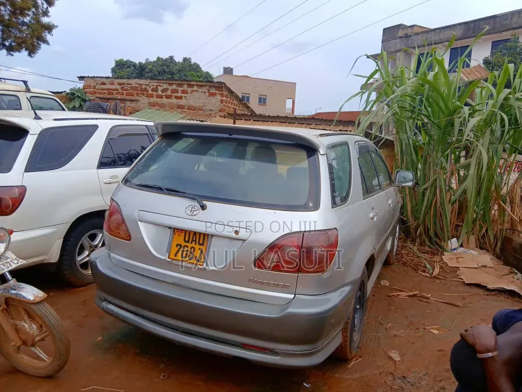 Toyota Harrier 2000 Silver