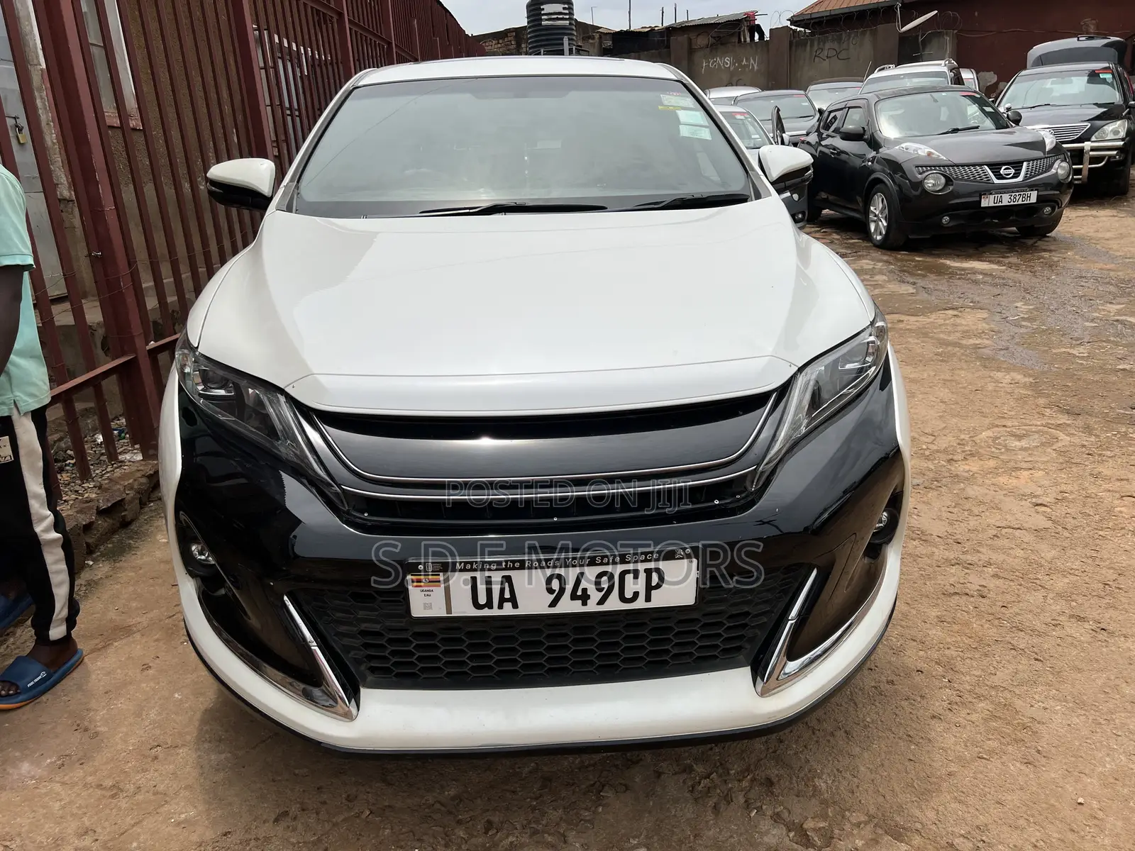 Toyota Harrier 2.0 2016 White