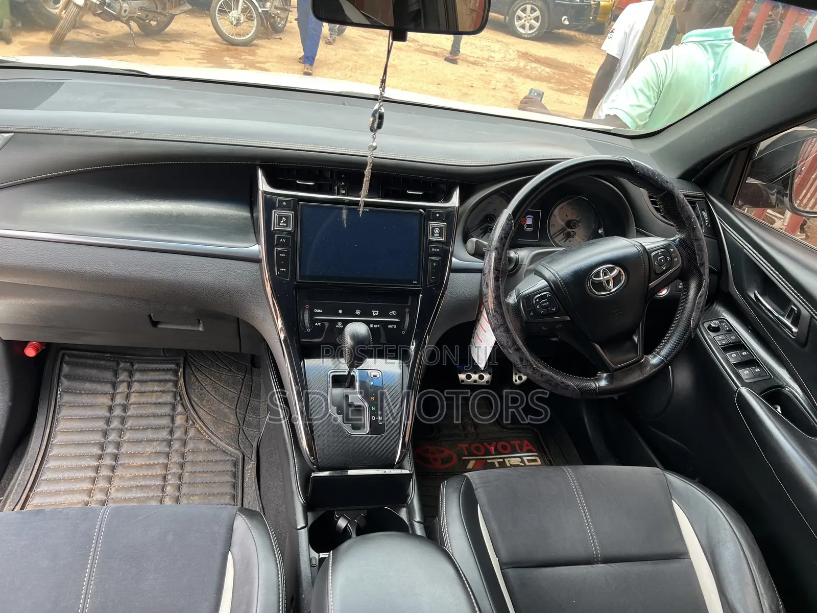 Toyota Harrier 2.0 2016 White