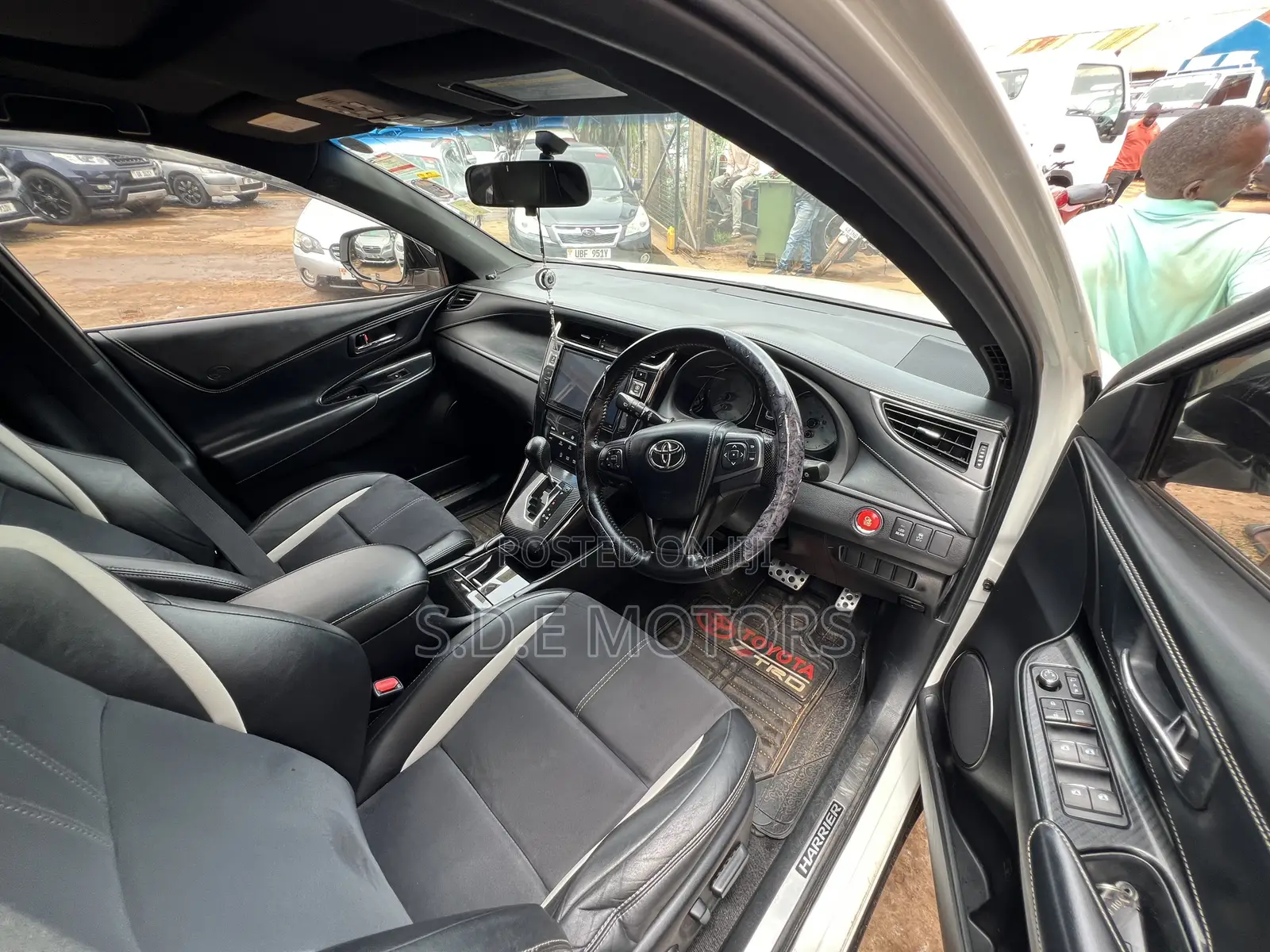 Toyota Harrier 2.0 2016 White