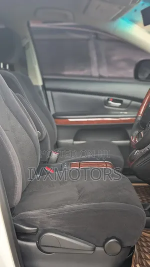 Toyota Harrier 2.4 2011 Off white