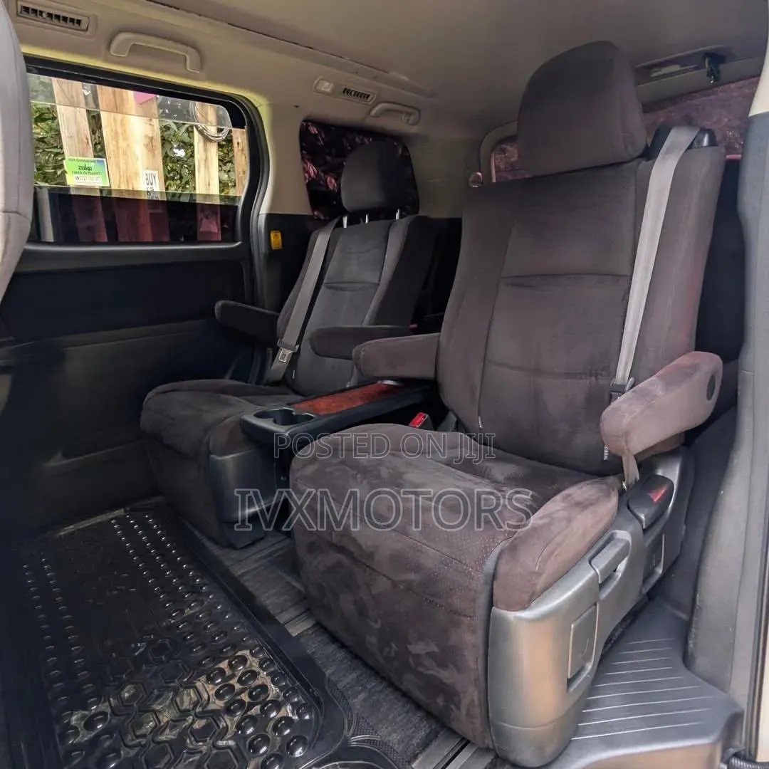 Toyota Alphard 2.4 Petrol FWD 2011 White