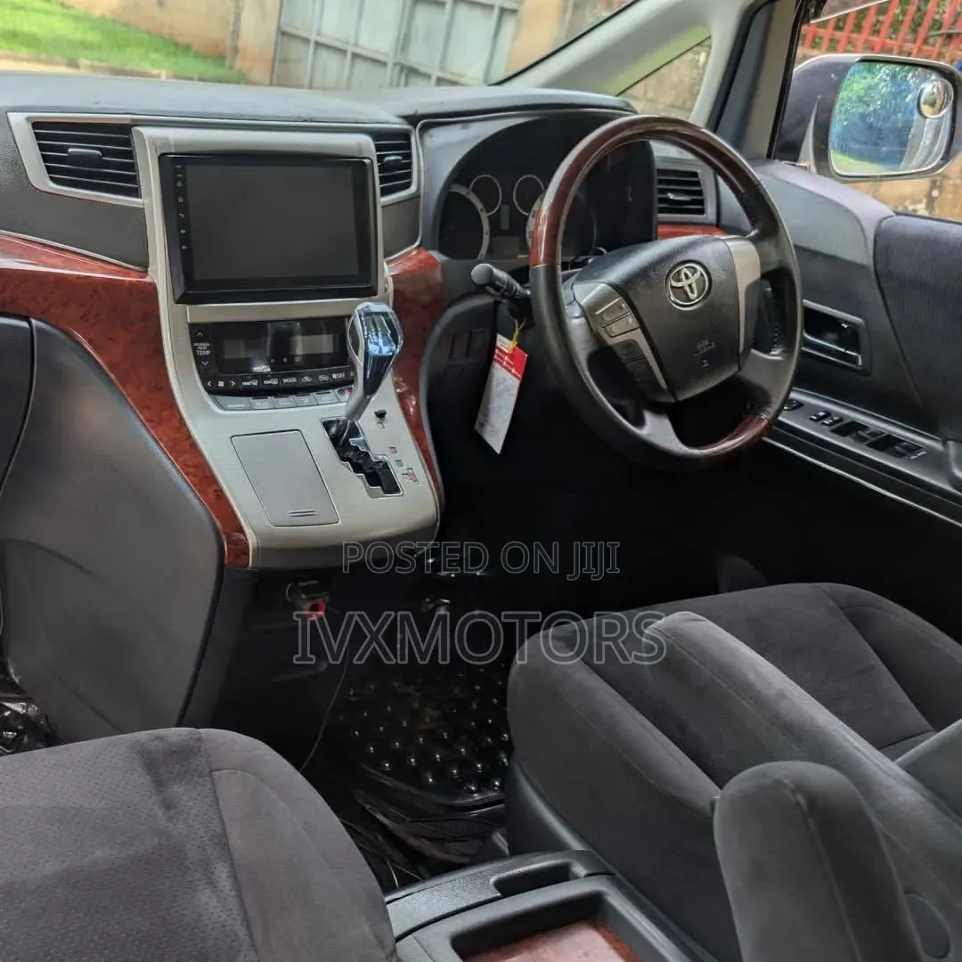 Toyota Alphard 2.4 Petrol FWD 2011 White