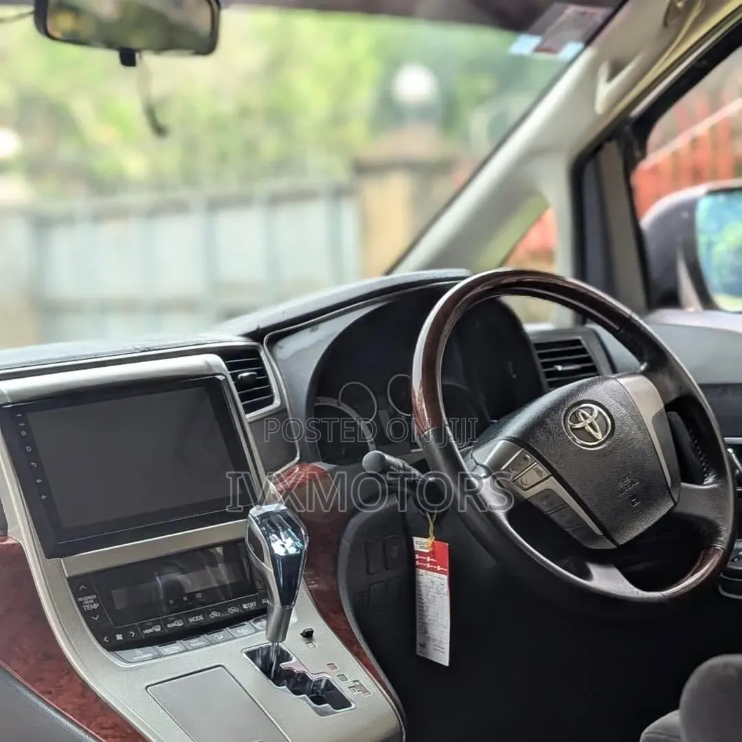 Toyota Alphard 2.4 Petrol FWD 2011 White