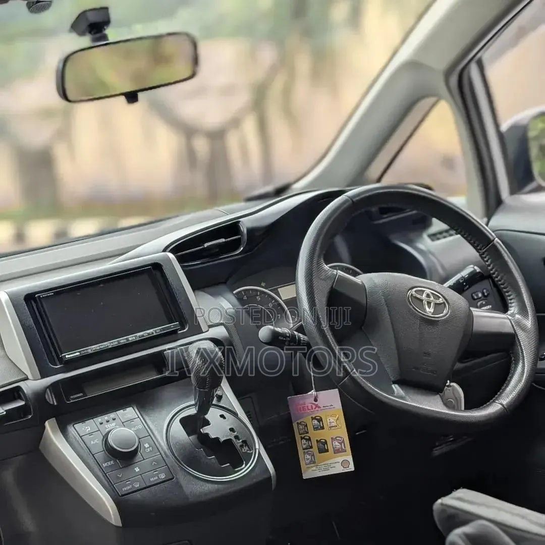 Toyota Wish 2010 Silver