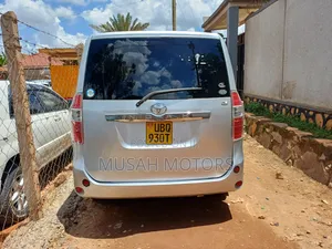 Toyota Noah 2011 Silver