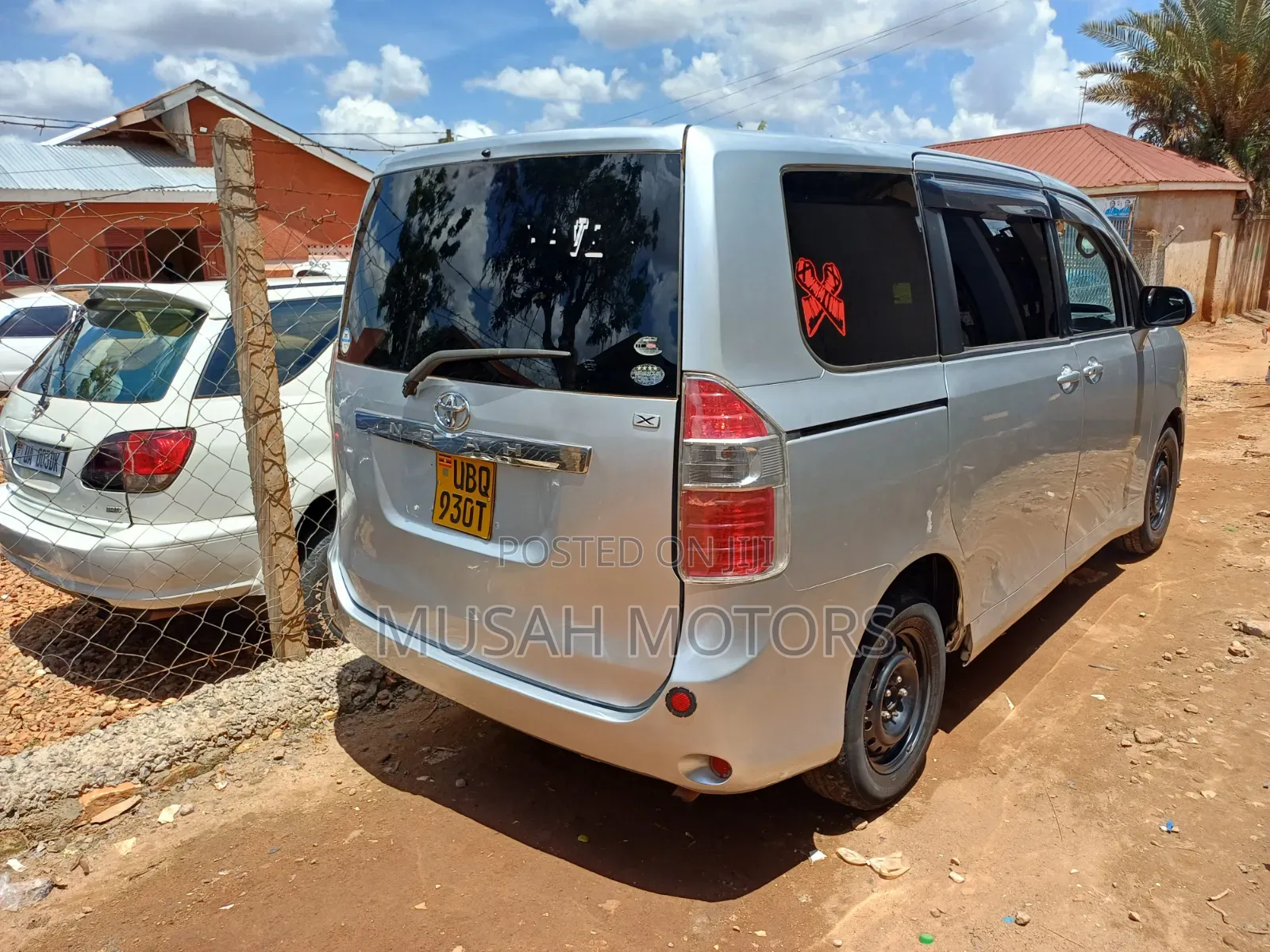 Toyota Noah 2011 Silver