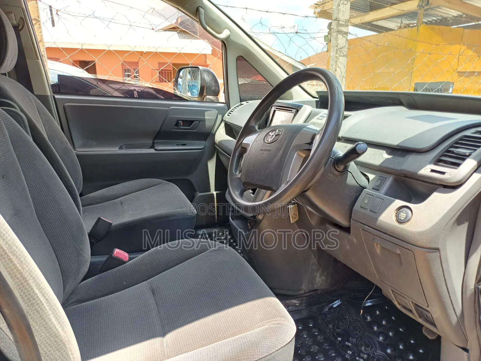 Toyota Noah 2011 Silver