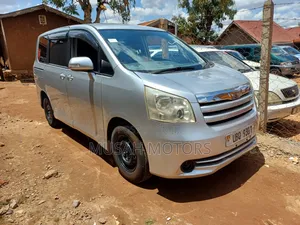 Toyota Noah 2011 Silver