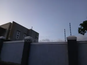 Electric Fence With Razor