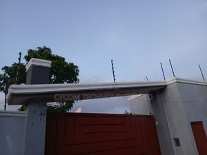 Electric Fence With Razor