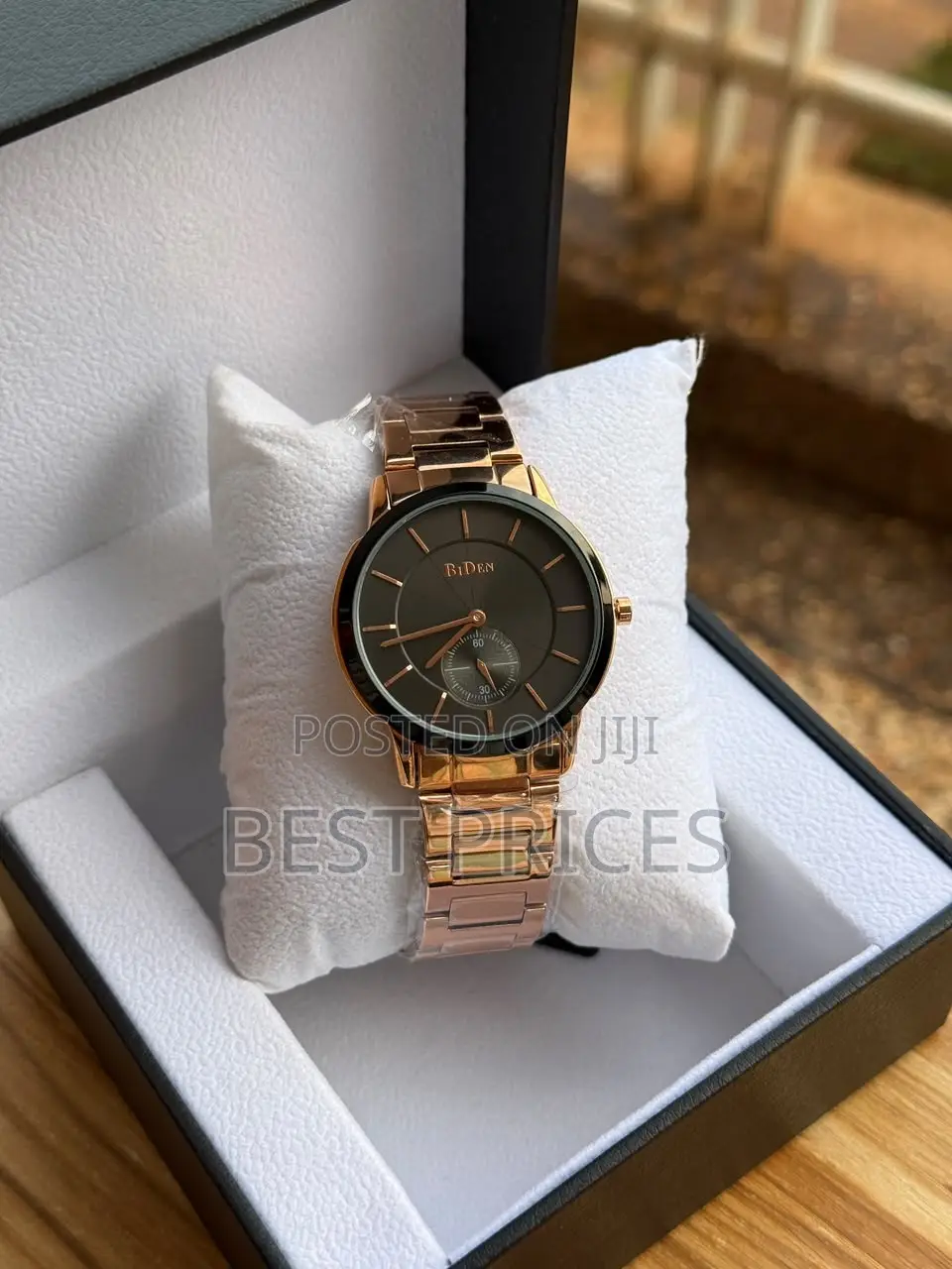BIDEN Gold-Tone Bracelet Watch – Dark Dial