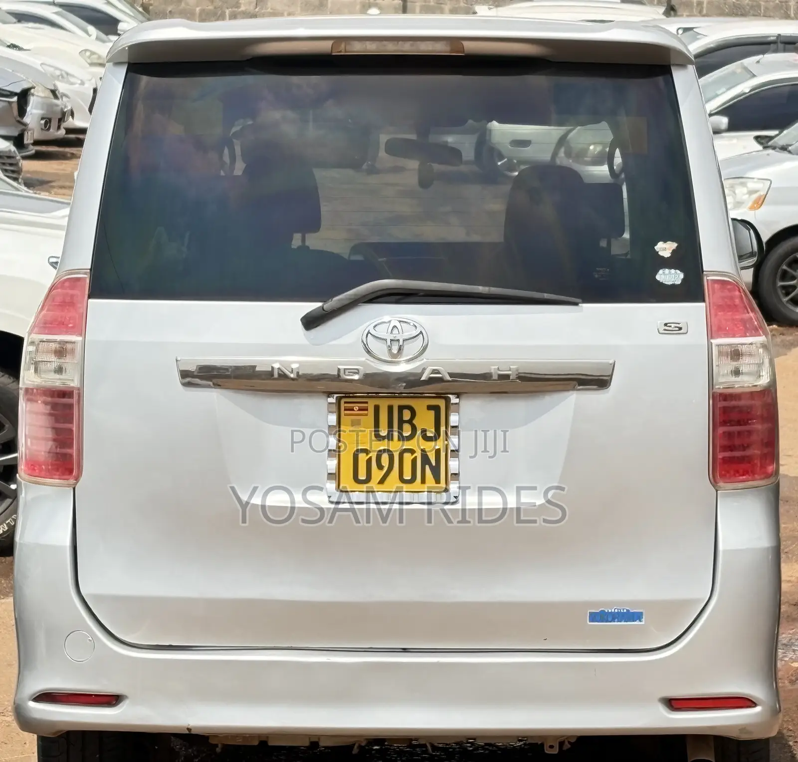 Toyota Noah 2.0 143hp AWD (7 Seater) 2007 Silver