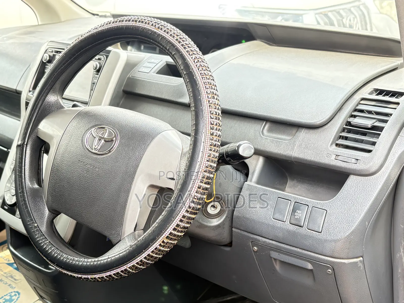 Toyota Noah 2.0 143hp AWD (7 Seater) 2007 Silver