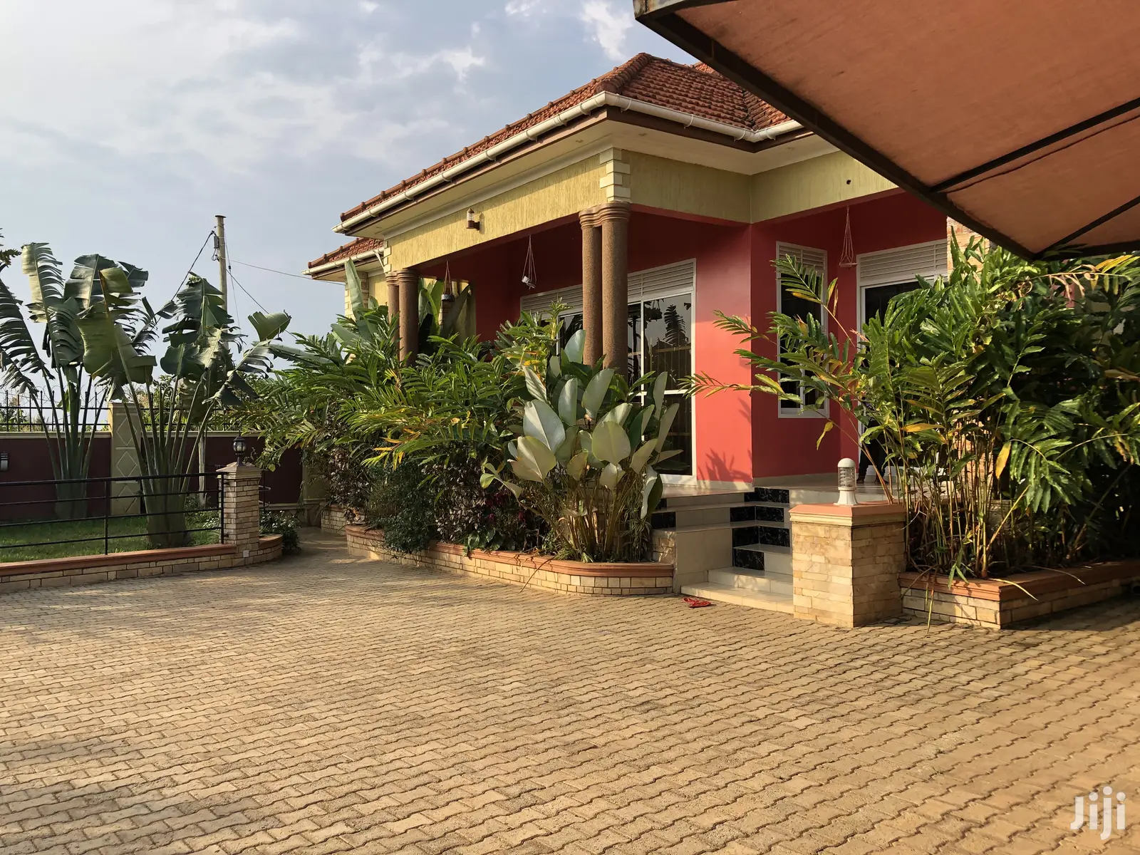 Kiira Big Compound Formidable Beauty on Sell