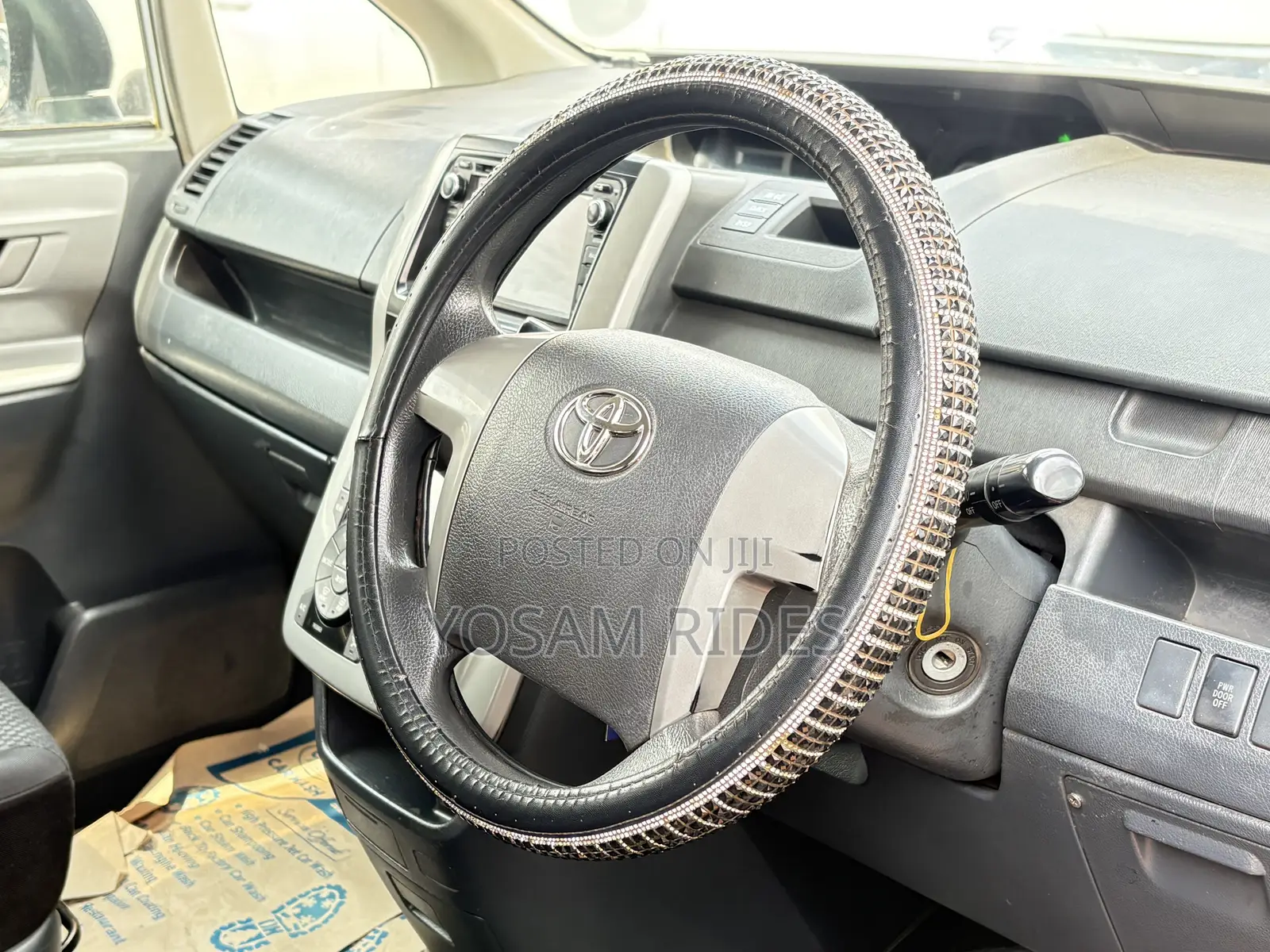 Toyota Noah 2.0 143hp AWD (7 Seater) 2007 Silver