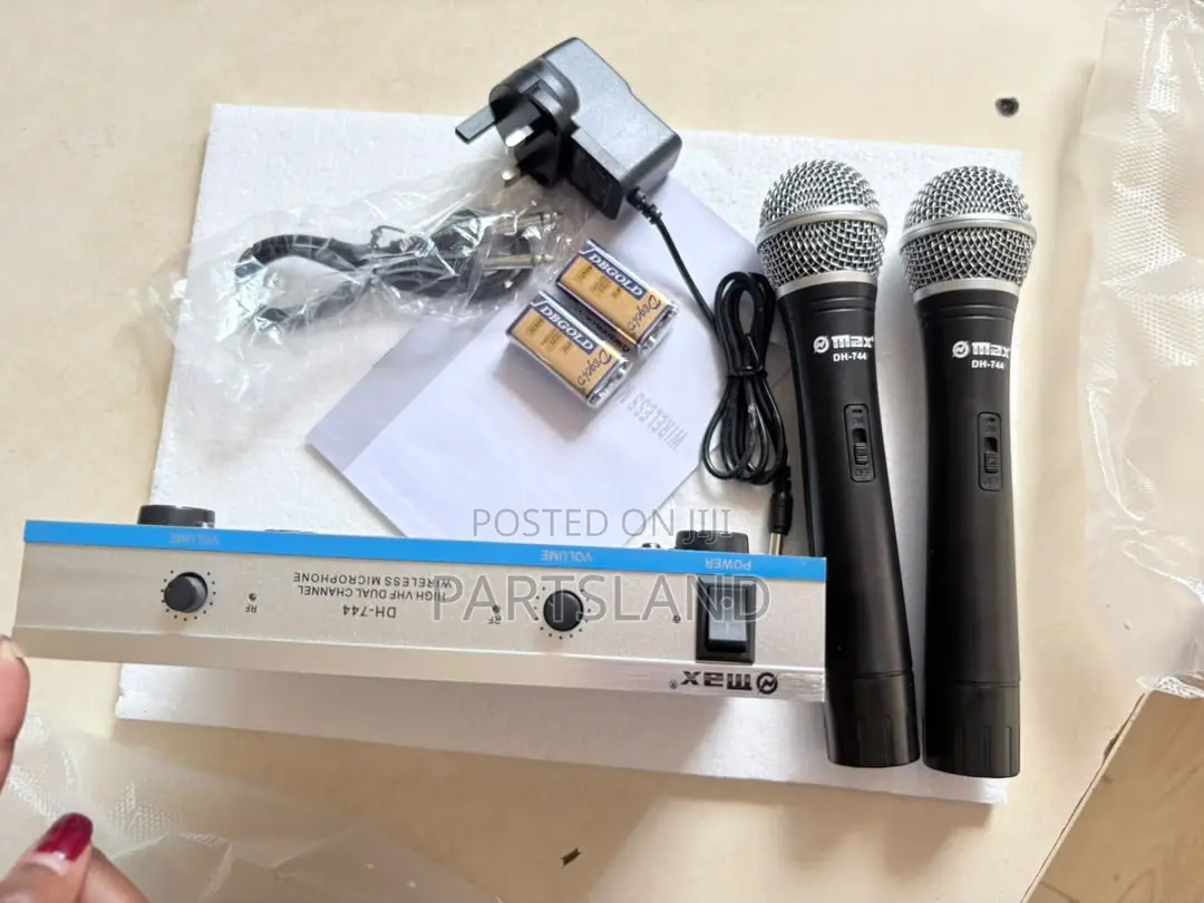 Max DH-744 Dual Professional Wireless Microphone System