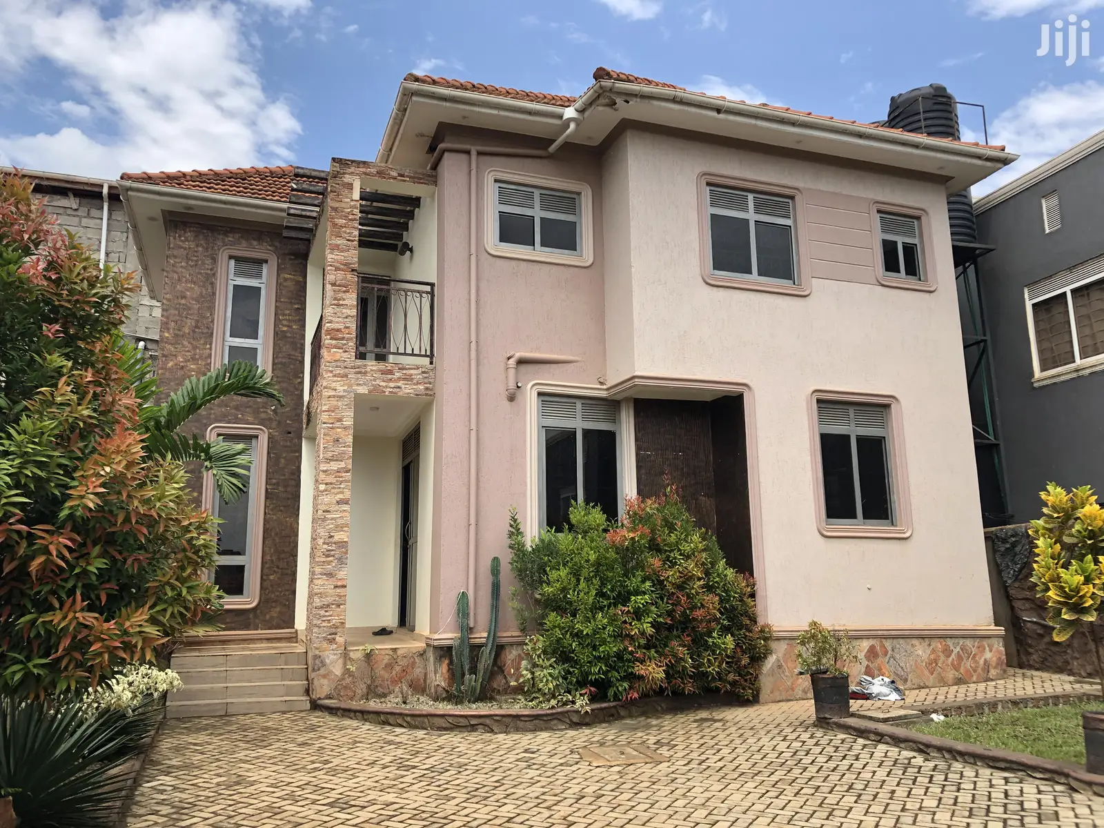 Kiira New Style Home in Tarmacked Neighborhood for Sell