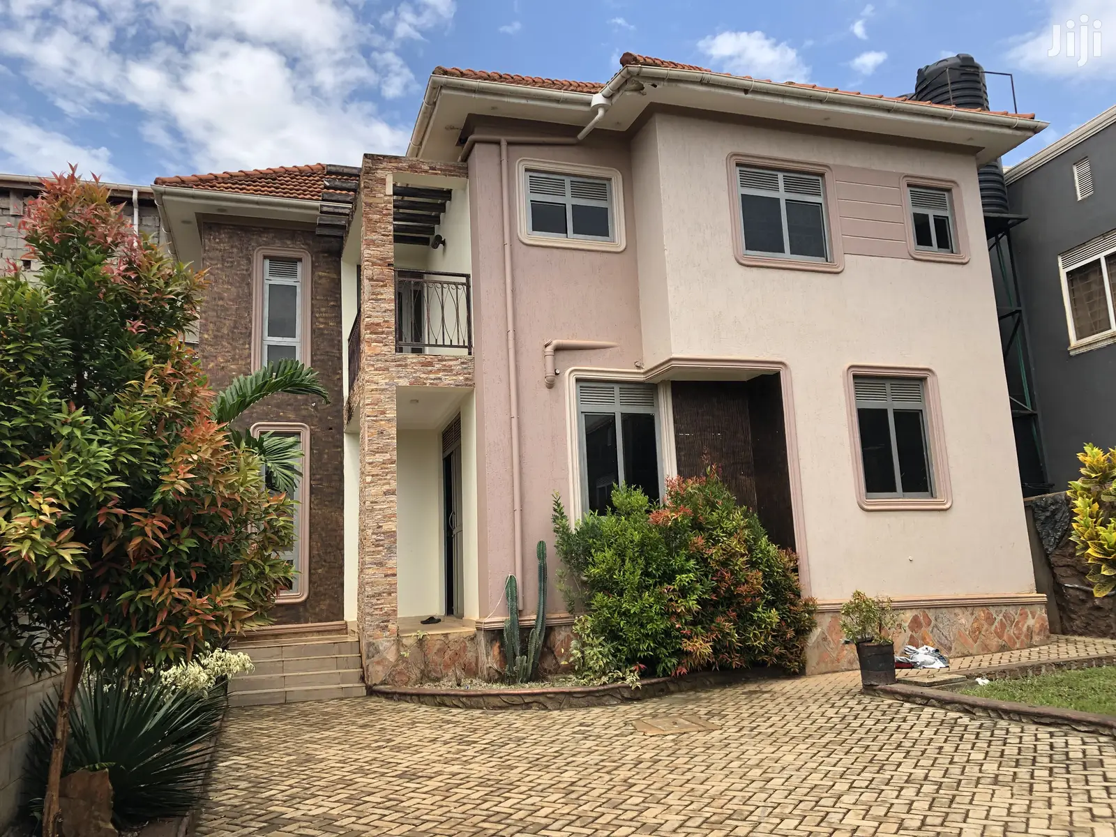Kiira New Style Home in Tarmacked Neighborhood for Sell