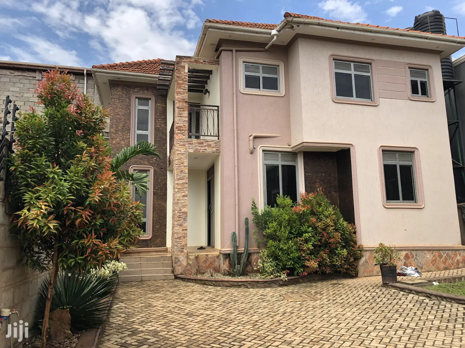 Kiira New Style Home in Tarmacked Neighborhood for Sell