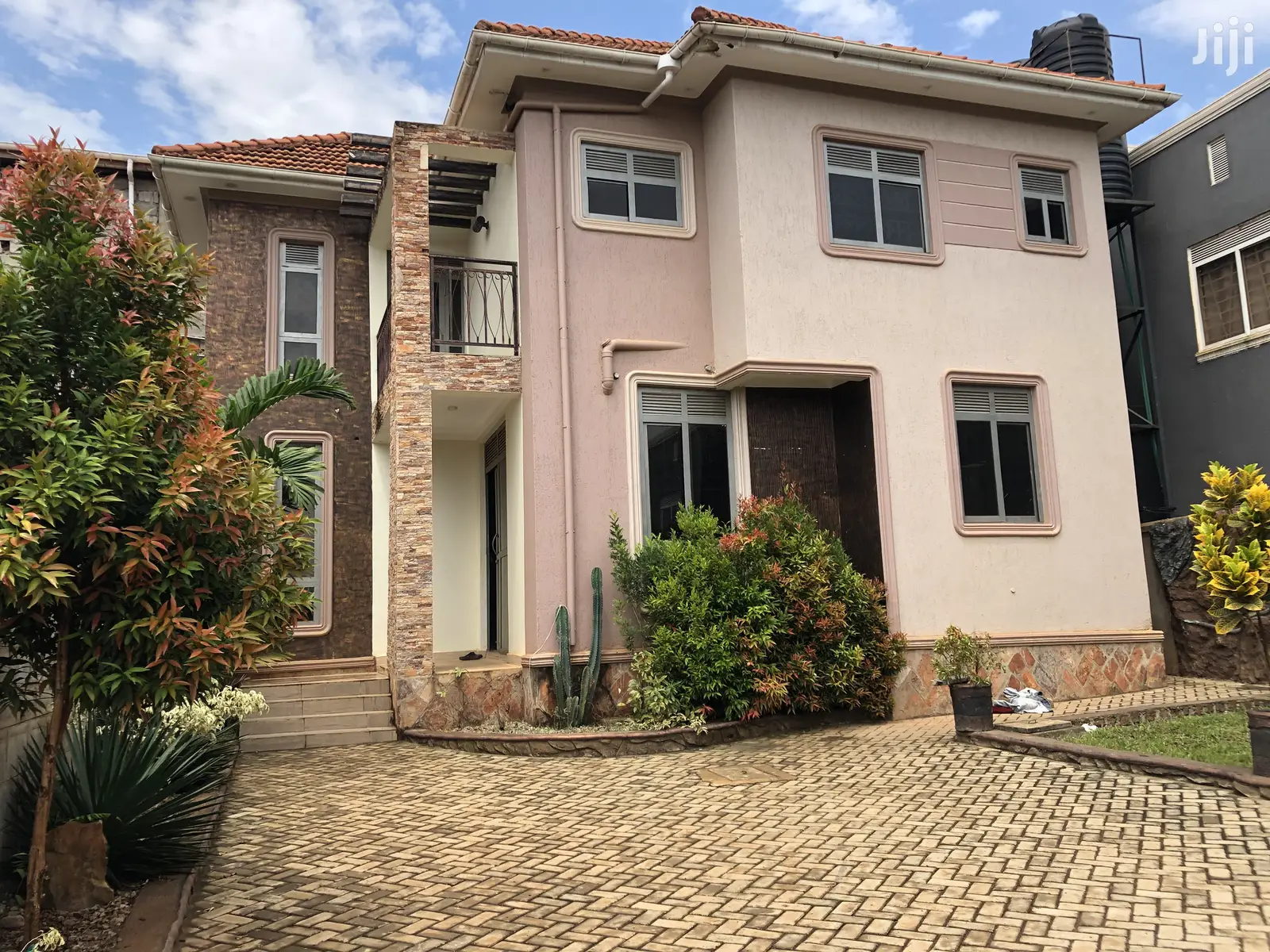 Kiira New Style Home in Tarmacked Neighborhood for Sell