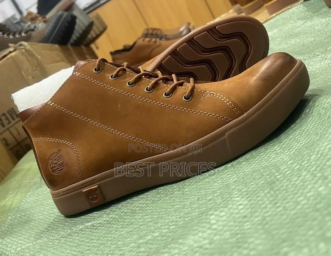 Men's Tan Wheat Leather Lace-Up Chukka Boots
