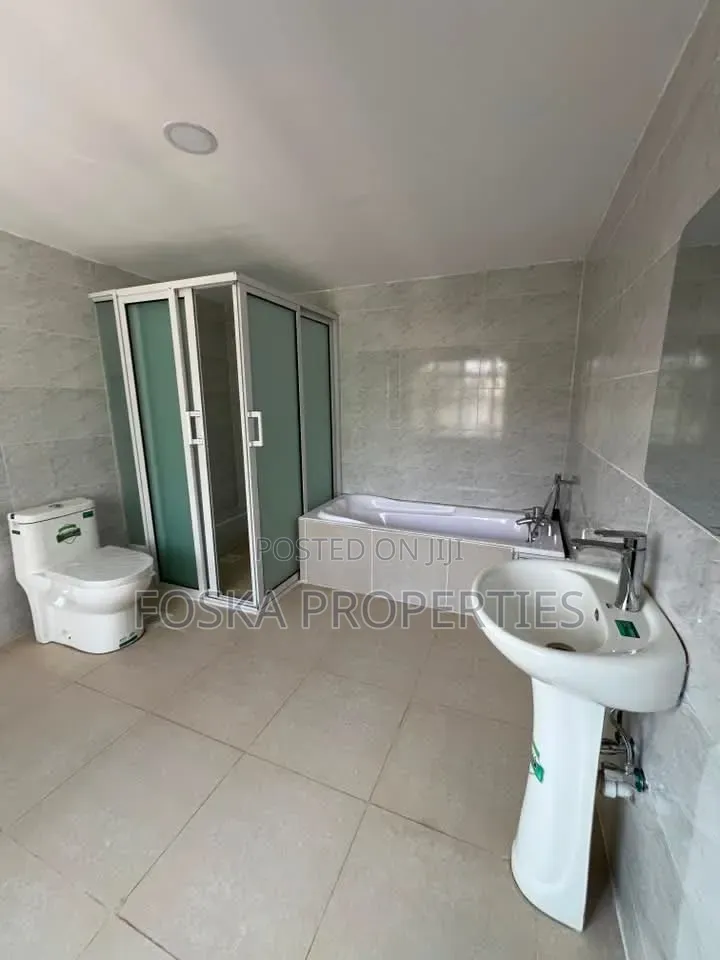 3bdrm Duplex in Makindye Estate, Central Division for rent