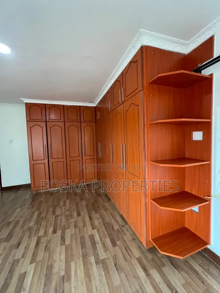 3bdrm Duplex in Makindye Estate, Central Division for rent
