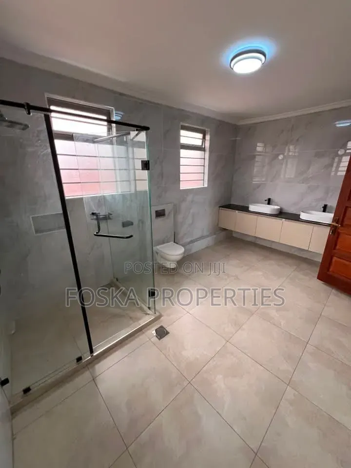 3bdrm Duplex in Makindye Estate, Central Division for rent