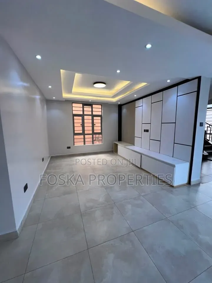 3bdrm Duplex in Makindye Estate, Central Division for rent